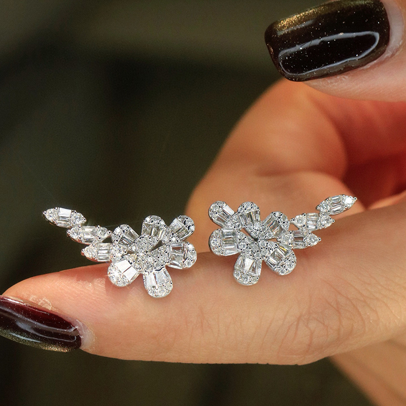Aazuo Gioielli Raffinati in Or - Diamond Stud Earrings recensione e prezzo